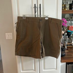 Mens size 40 Columbia shorts